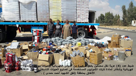 بالصور.. الجيش يضبط 4 عربات في سيناء محملة بمتفجرات 