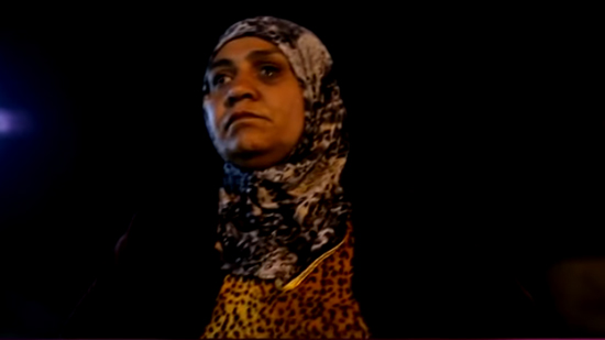 بالفيديو.. سيدة أردنية تعيل أسرتها من جمع النفايات
