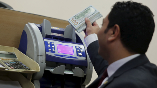 المركزي المصري يُثبت سعر الجنيه بالعطاء الدولاري