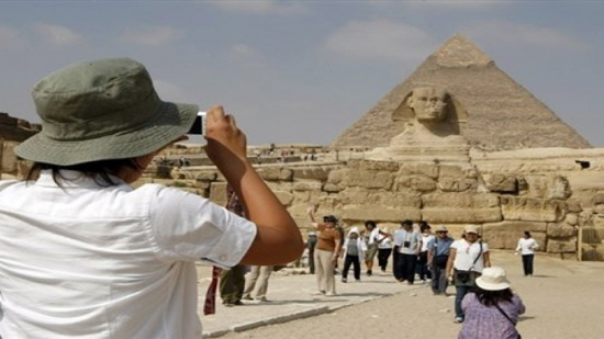  ناشط يطالب المصريين بأستراليا قضاء الأجازة في مصر