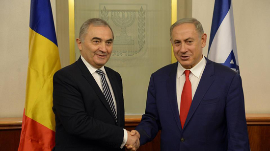 بالصور..رئيس الوزراء الإسرائيلي يلتقي وزير الخارجية الروماني 