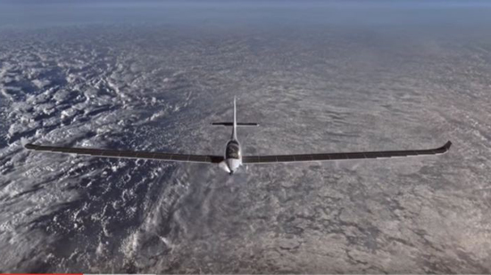مغامر سويسري يسعى لاختراق الغلاف الجوي بطائرة تعمل بالطاقة الشمسية