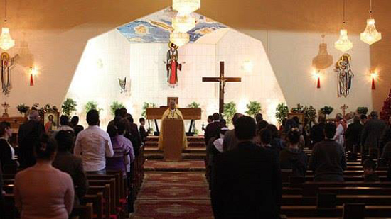 مسيحيو العراق يصلون قداس العيد في 