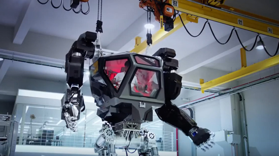 بالفيديو.. شركة كورية جنوبية تطور أول روبوت مأهول