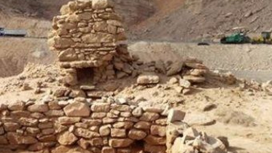 الكنيسة والآثار يبحثان إدراج دير أبو الدرج في جبل الجلالة كمنطقة أُثرية