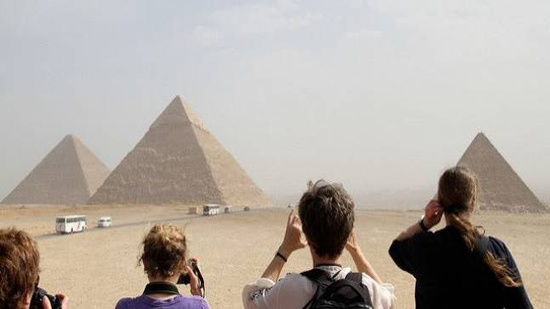 للمرة الأولى منذ عام ونصف.. سائحون إسرائيليون يزورون مصر ويتناولون 