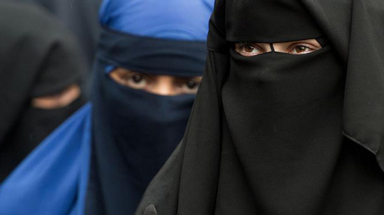 جبهة مناهضة التطرف تؤيد حظر بيع وتصنيع الحجاب في المغرب