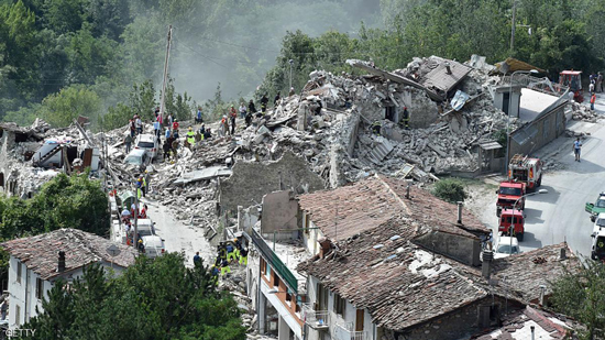 زلزال قوي يضرب وسط إيطاليا