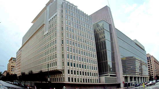  سكرتير عام سوهاج يترأس اجتماع البنك الدولي 