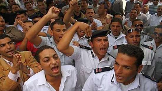 مصادر: وزير الداخلية يحيل 45 أمين شرطة للاحتياط 