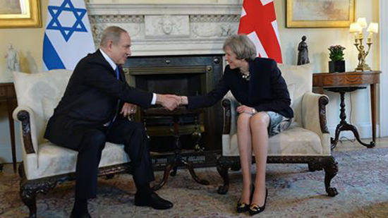 رئيس الوزراء بنيامين نتنياهو  مع رئيسة الوزراء البريطانية تيريزا ماي 