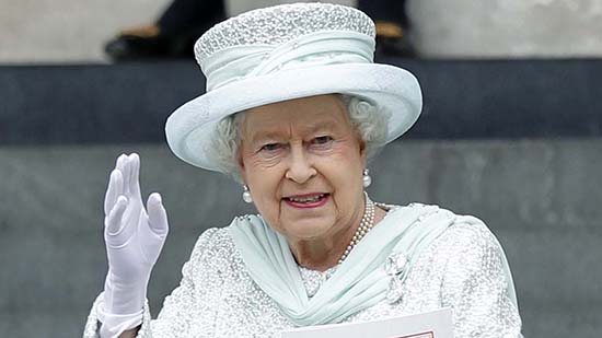 بالإنفوجراف.. 10 معلومات عن الملكة اليزابيث الثانية ملكة بريطانيا