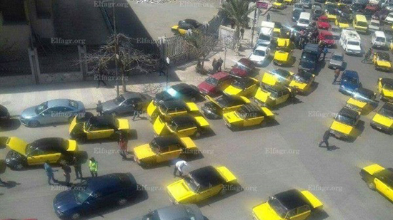وقفة احتاجيجة لسائقي التاكسي بالإسكندرية ضد سيارات الشركات الخاصة