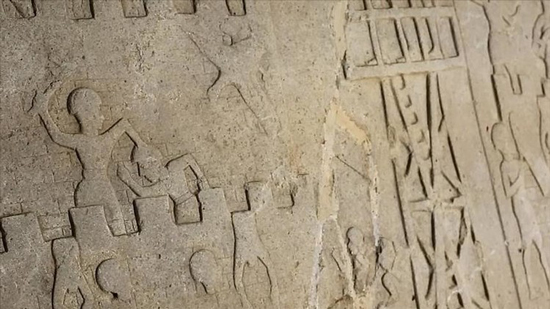 مزارع تركي يكتشف نقشا حجريا عمره 4 آلاف سنة