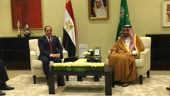 ماذا دار في لقاء الملك سلمان مع السيسي على هامش القمة العربية؟