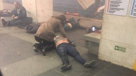  فيديوهات وصور.. انفجاران بمترو بطرسبرغ.. بكاء وعويل وسقوط عدد كبير من القتلى