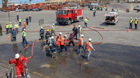 ‎بالصور.. مناورة حريق بحرية تدريبية كبرى يشهدها ميناء دمياط