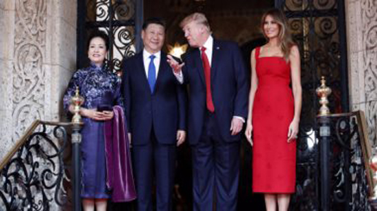 بالصور..ميلانيا ترامب تغازل الصين بإطلالة حمراء جريئة.. تعرف على تكلفتها
