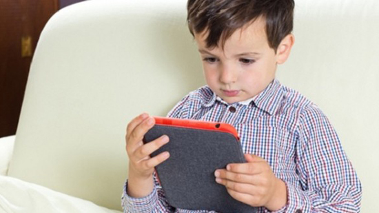 دراسة بريطانية : توضح مخاطر الأجهزة اللوحية علي الأطفال 