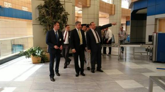 وزير الطيران المدني يتفقد الإجراءات الأمنية بمطار شرم الشيخ الدولي