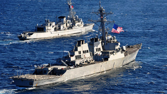 مواجهة متوترة بين مدمرة أميركية وسفينة إيرانية