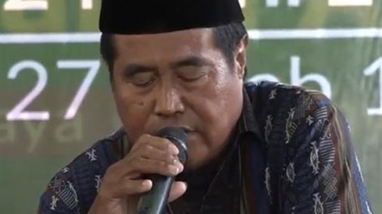 بالفيديو: وفاة أشهر قارئ القرآن بإندونيسيا أثناء تلاوته في حفل رسمي على الهواء