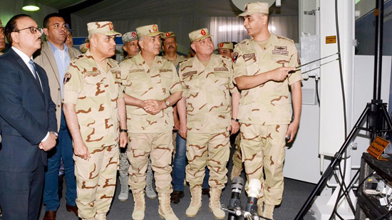 بالصور.. وزير الدفاع يفتتح المرحلة التجريبية لإطلاق خدمات الجيل الرابع للاتصال العسكري