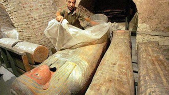 الآثار توضح حقيقة سرقة تمثال أثري من الهرم