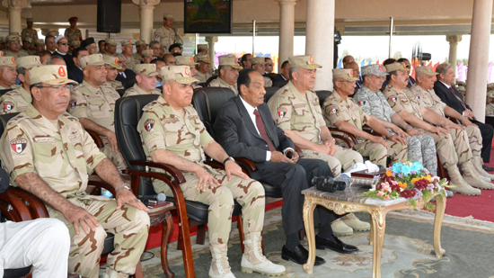 بالصور.. القوات المسلحة تحتفل بتسليم وتسلم قيادة الجيش الثانى الميدانى