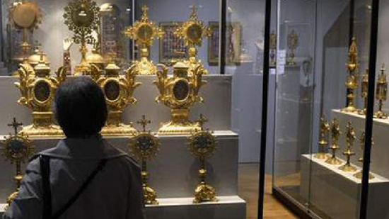 سرقة تاج السيدة العذراء وتحف بمليون يورو من متحف في فرنسا