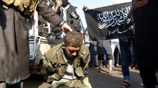 الإندبندنت : داعش تقتل 100 جندي سوري 