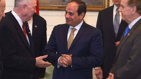 السيسي يوجه دعوة للرئيس الفرنسي لزيارة مصر في اتصال هاتفي