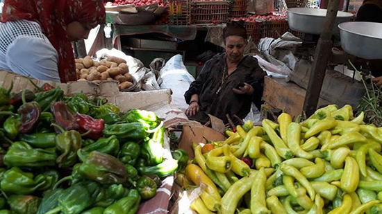 أسعار الخضروات والفاكهة واللحوم والسلع الأساسية في سادس أيام رمضان