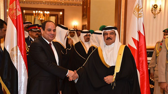 تحذير بحريني من نشر آراء تبرر سياسة قطر تزامنا مع قمة السيسي وحمد