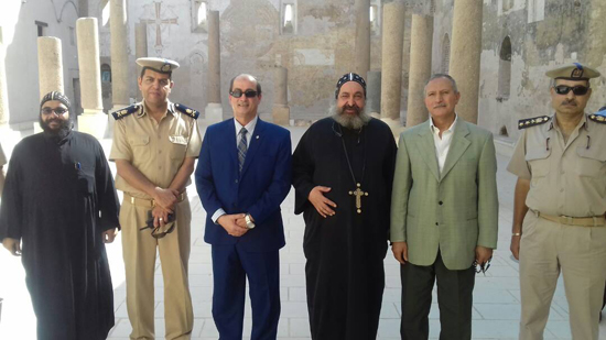 بالصور..مساعد وزير الداخلية لوسط الصعيد يتفقد عدد من كنائس وأكمنة سوهاج