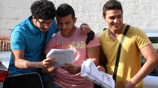 مفاجاة..التعليم ترسل امتحانات الثانوية العامة باللغة الانجليزية لطلاب مدرسة خاصة عربية في سوهاج