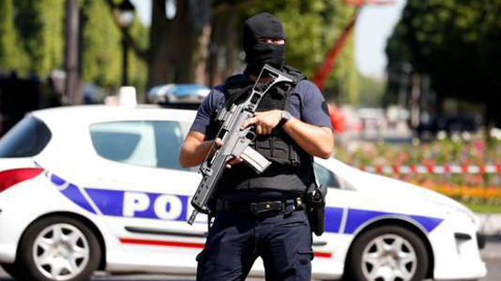 الشرطة الفرنسية تحبط محاولة دهس مصلين