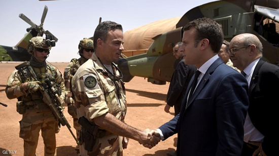 ماكرون في زيارة إلى جنود بلاده بمالي