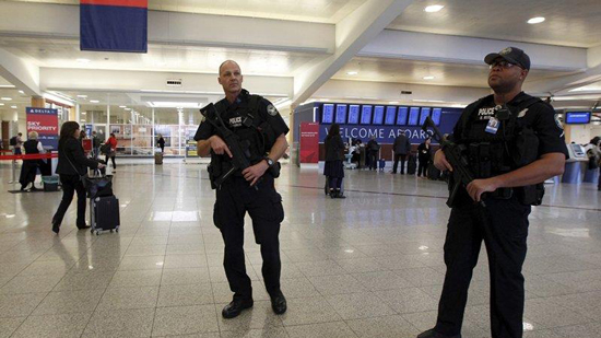 الشرطة الفرنسية تجلي 2000 شخص من مطار شارل ديجول