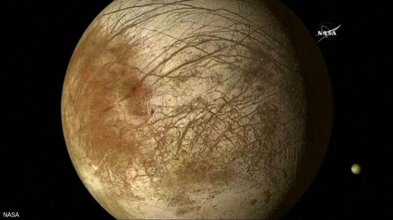 رصد مظاهر مرتبطة بالحياة على قمر إنسيلادوس