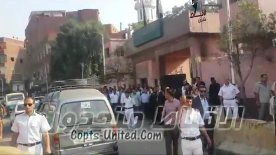تجمهر الاقباط امام قسم شرطة منشية ناصر بعد مقتل قبطى