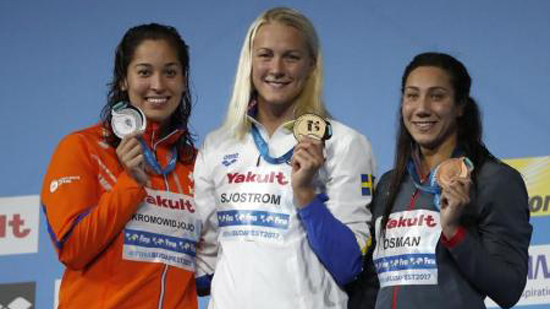 المصرية فريدة عثمان تهدي بلدها أول ميدالية في السباحة
