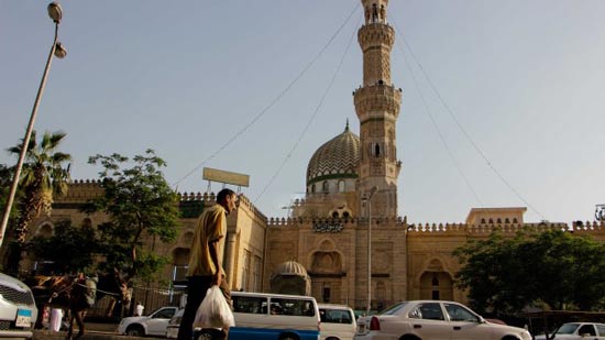 إمام مسجد بالشرابية يمنع غير المحجبات ومرتدي 