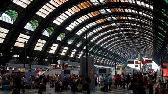 إخلاء محطة القطارات المركزية في العاصمة البولندية وارسو بسبب طرد مشبوه