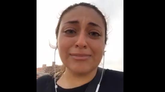 بالفيديو.. فتاة تبكي بعد أخذ صورها من الفيسبوك ووضعها على جروبات 