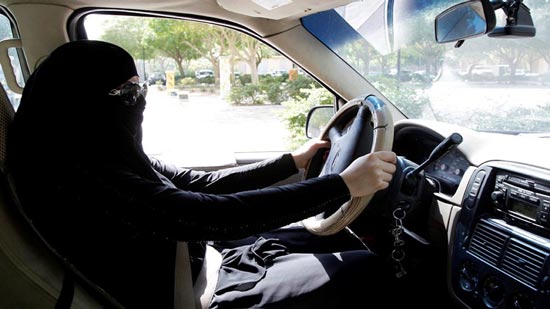 جدل كبير في السعودية بعد السماح للمرأة بقيادة السيارة.. وناشط: تصحيح لخطأ