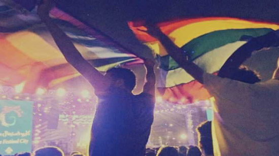 رئيس القنوات الإقليمية تكشف حقيقة تشابه شعارها مع «علم المثليين»