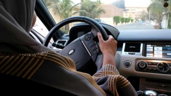 السلطات السعودية تعاقب سيدة صورت نفسها خلال قيادة سيارة
