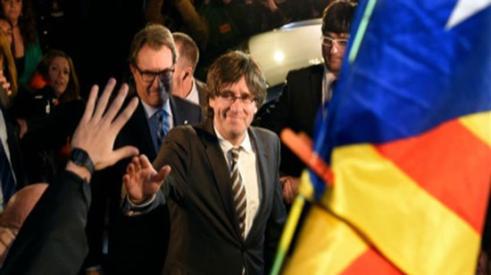 رئيس إقليم كتالونيا يفوض البرلمان الإسباني لإعلان الاستقلال