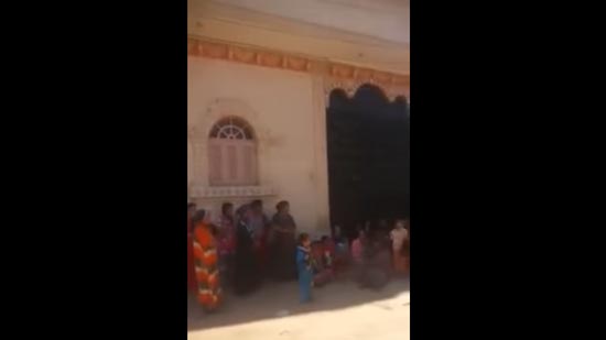 بالفيديو.. إغلاق كنيسة بسوهاج بعد احتجاج المتطرفين 